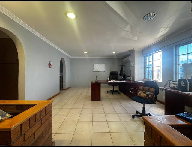 260M² WAREHOUSE TO LET IN SPRINGFIELD PARK